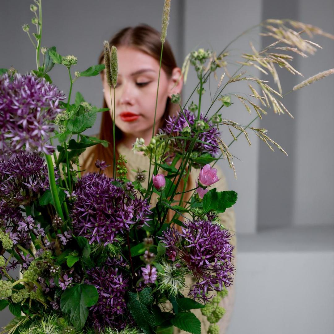 Авторский букет с аллиумом, амарантом и нигеллой