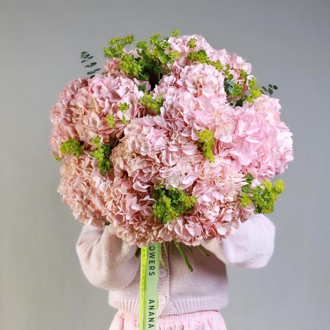 Букет с гортензией и буплерумом